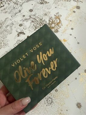 Makeup palette - not a clothing accessory